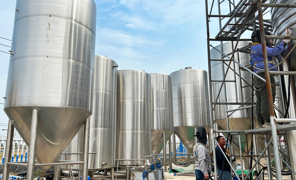 精酿啤酒设备在酿造啤酒时，啤酒酵母回收时间和原则